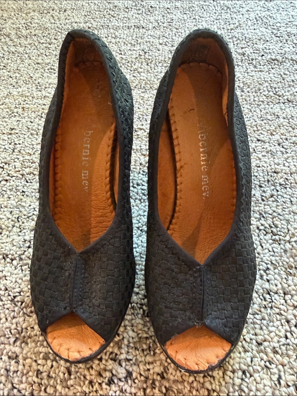 bernie mev. Black Woven Peep-Toe heels with Tan Insole EU36/ US6